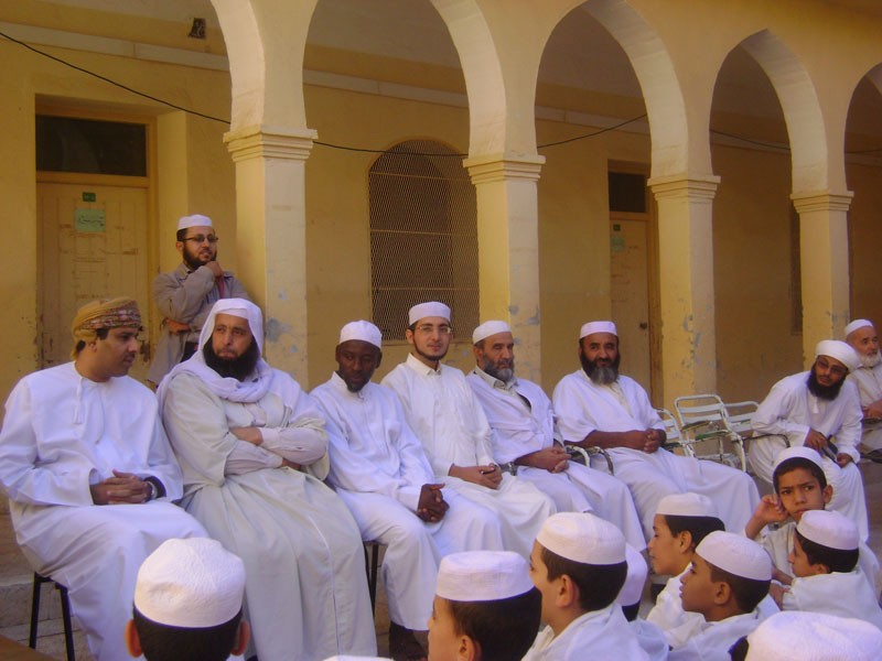 سماحة الشيخ أحمد بن حمد الخليلي في زيارة لمؤسسة الشيخ عمي سعيد بغرداية الجزائر
