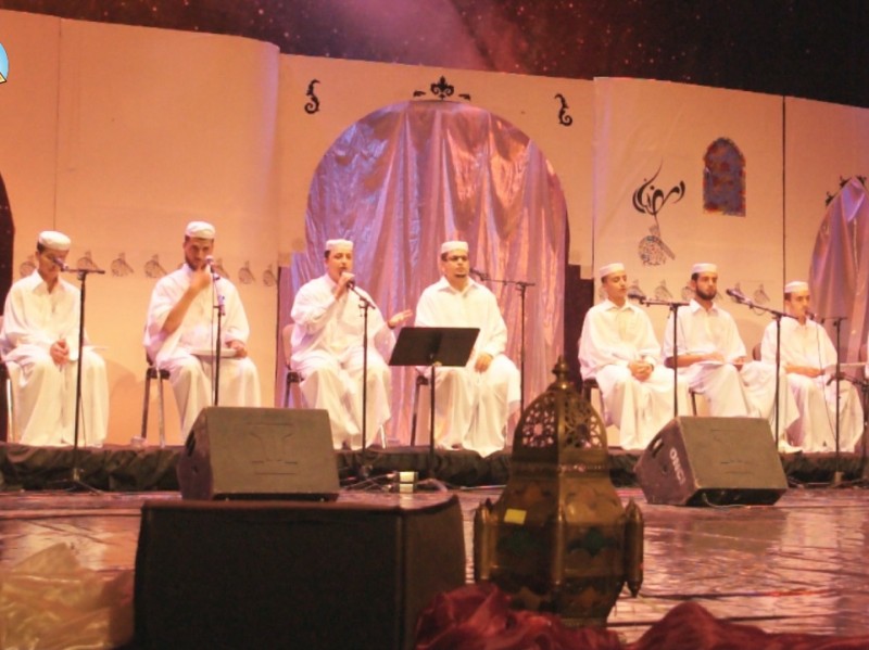 فرقة دار القرآن الكريم التابعة لمؤسسة عمي سعيد ولاية غرداية تحيي حفلا فنيا في إطار إحياء ليالي رمضان الكريم